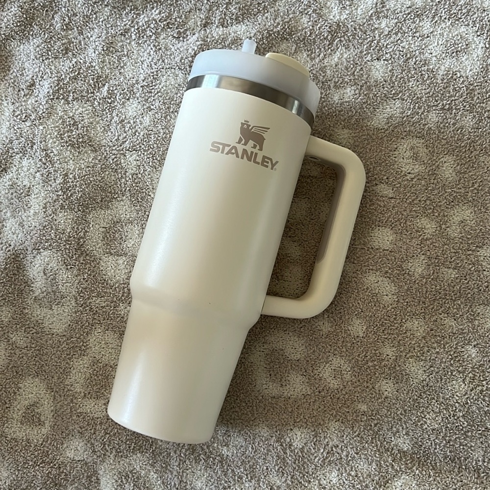 Stanley The Quencher H2.0 Flowstate 30oz Tumbler Cream